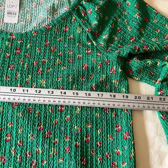 LOFT Women's Blouse/Pullover/Top Green w/Red flowers Size L - Picture 5 of 6